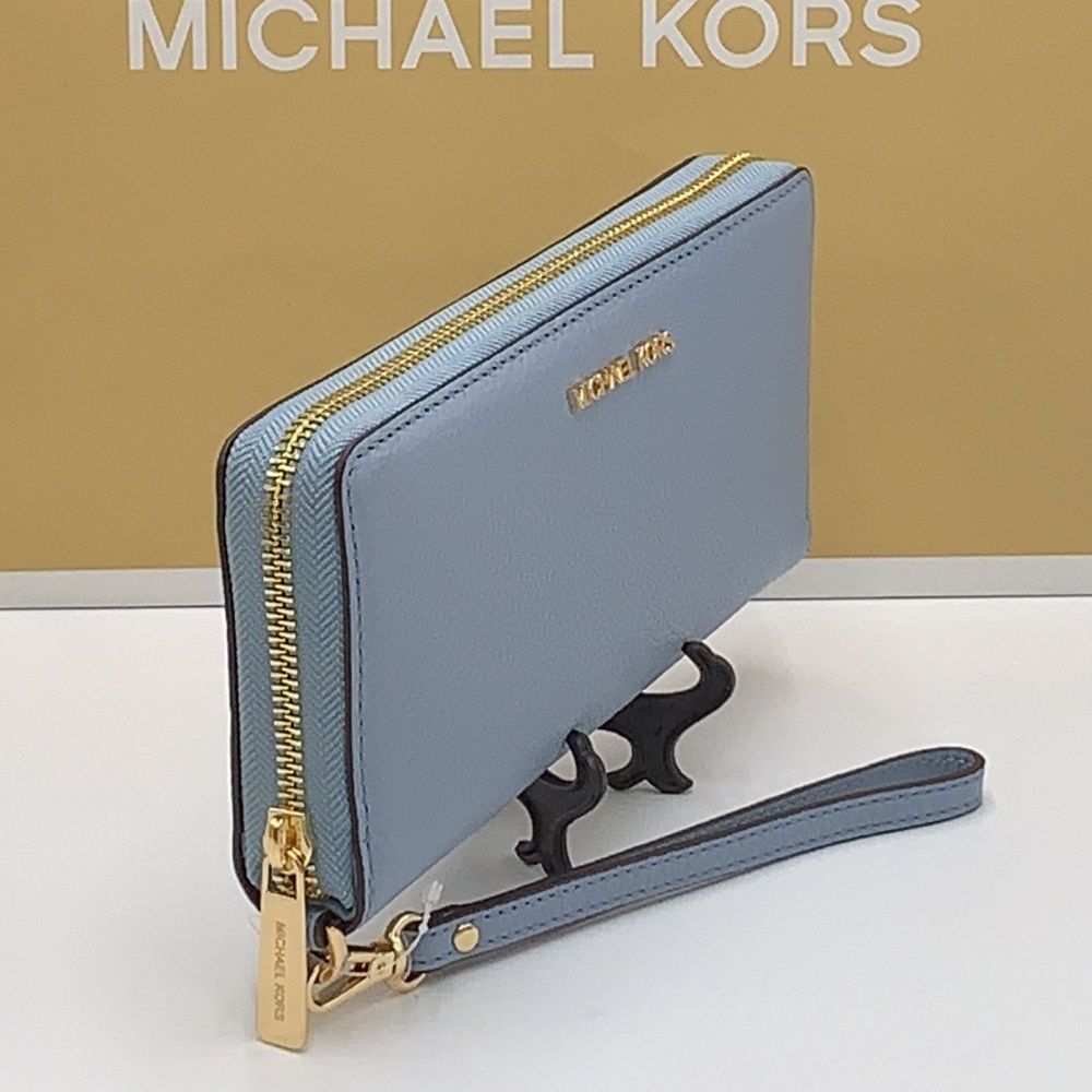 MICHAEL KORS LARGE TRAVEL CONTINENTAL WRISTLET WALLET PALE BLUE COLOR - Picture 3 of 13